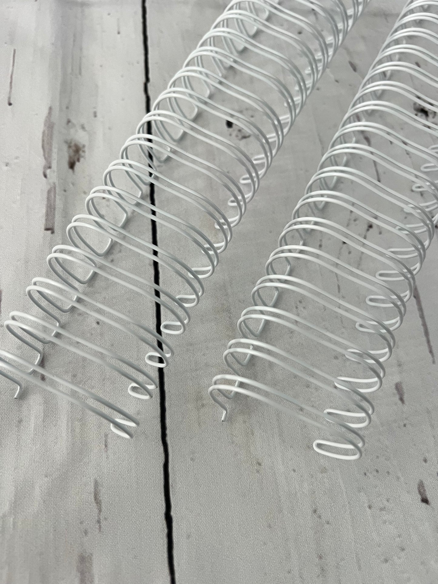Double loop wire 1-1/4” - White (2/pk)